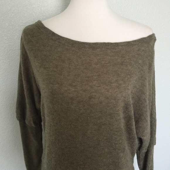 NWT Batwing Long-Sleeve Green Off Shoulder Sweater - Picture 6 of 8